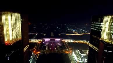 大气震撼航拍郑州东站双子塔绿地中心4k视频的预览图